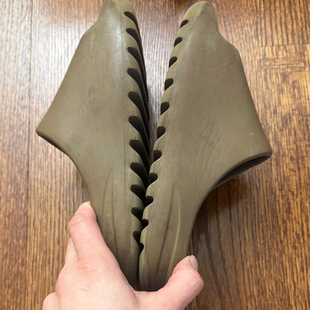 Adidas Yeezy  Slide Sandals - Picture 2 of 6